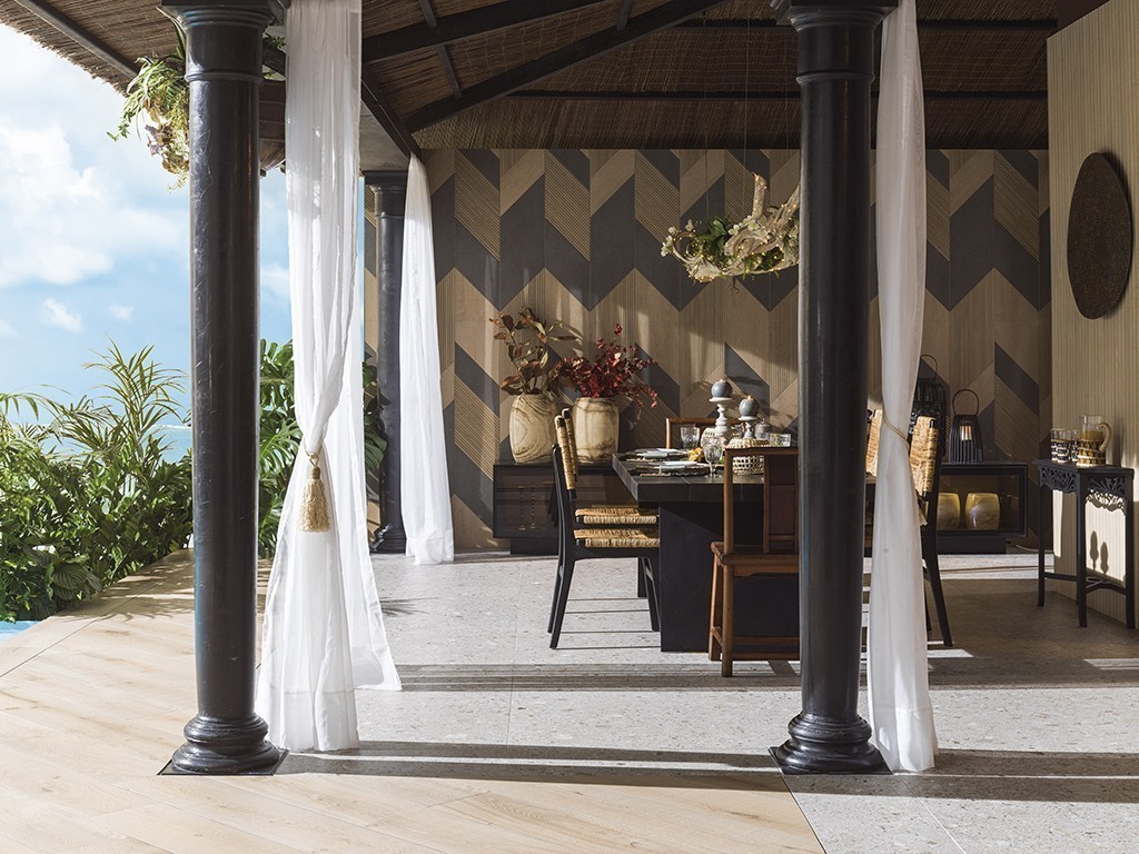 Перенесенное с поверхности оригинала на поверхность керамики изображение приобрело объемные черты, что не только повысило ее идентичность, но и открыло новые перспективы в декорировании внутренних пространств