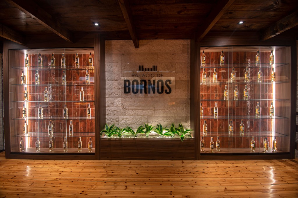 Керамогранит Luca Lava от VIVES в интерьере Керамогранит Luca Lava от VIVES в интерьере