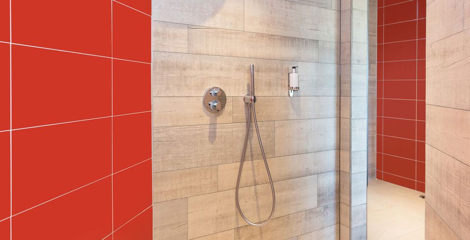 Красная плитка для ванной комнаты дизайн (61 фото)