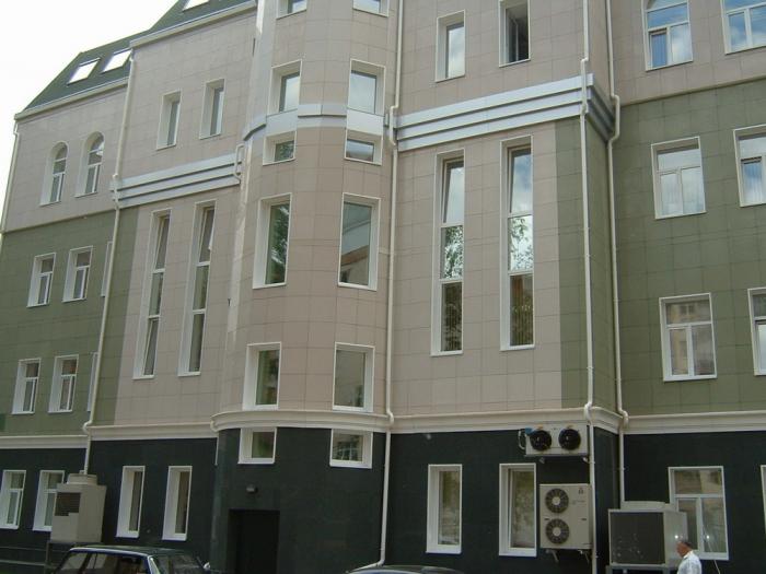 Отделка фасадов зданий керамогранитом.