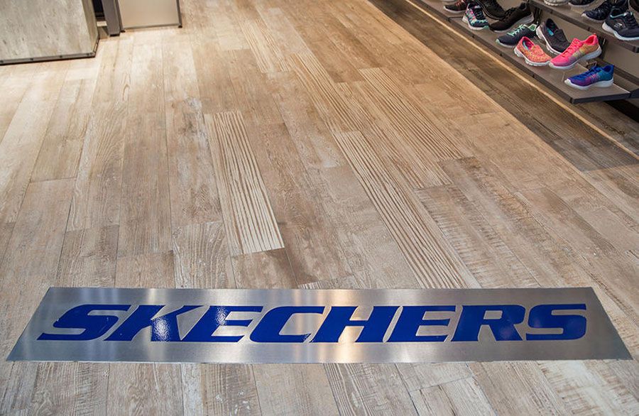 Магазин Skechers в Сантьяго-де-Компостела, напольное покрытие - керамическая доска Scrapwood от Italgraniti