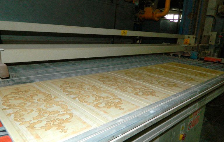 Коллекции нового формата плитки выпускаются с использованием технологии цифровой печати