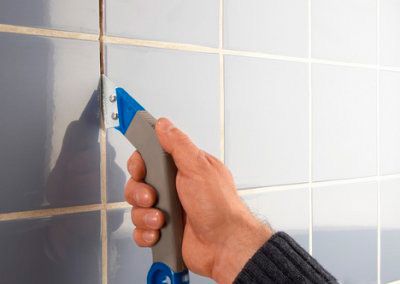Затирка швов плитки в ванной: как затирать своими руками | gkhyarovoe.ru
