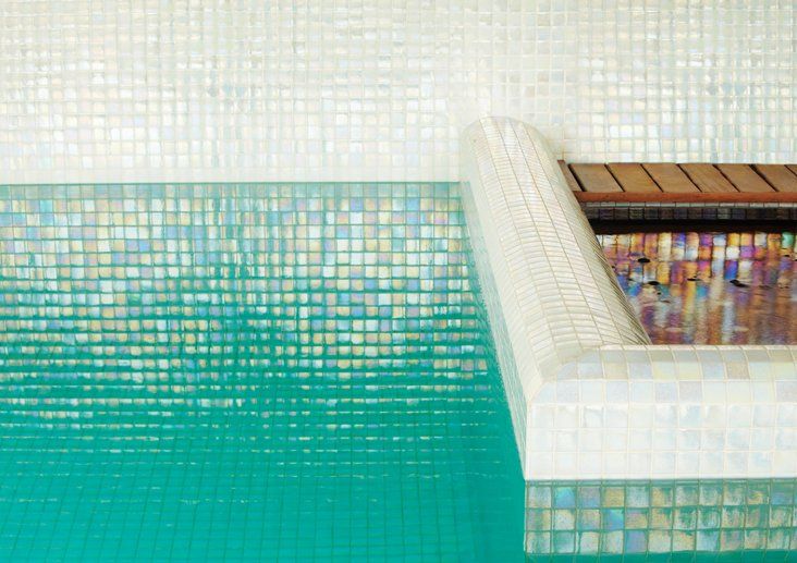 Модерн в сфере бассейнов – новинки мозаики Aqualuxe от Hisbalit